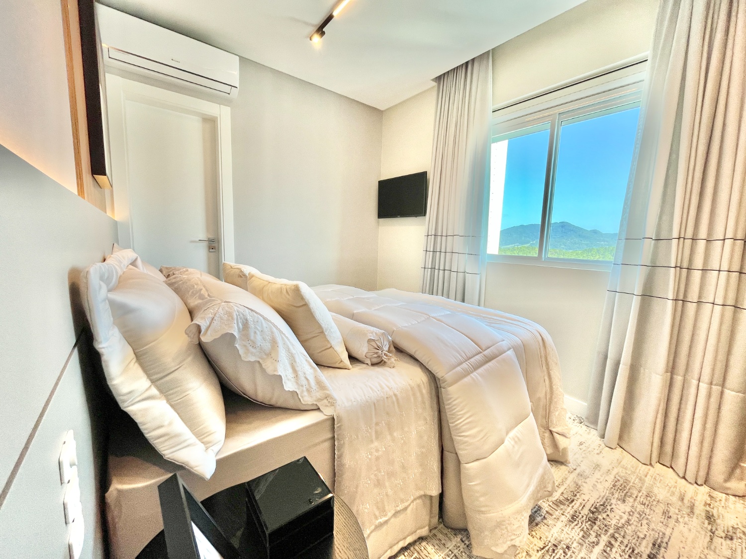 Apartamento no Ed Elegance Tower Residence em Balneário Camboriú - foto 11