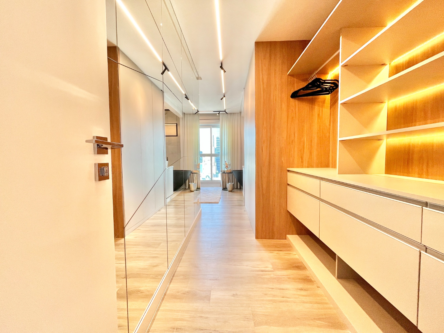 Apartamento no Ed Elegance Tower Residence em Balneário Camboriú - foto 15