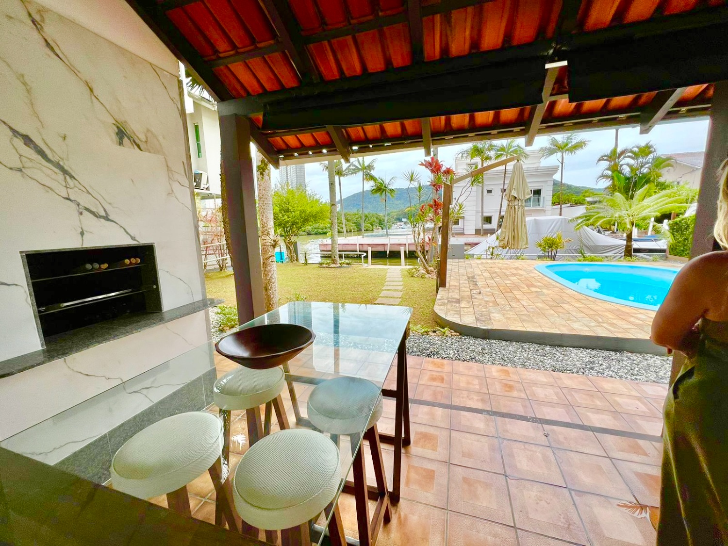 Casa com píer e vaga náutica no Condomínio Marina Camboriú em Balneário Camboriú - foto 4