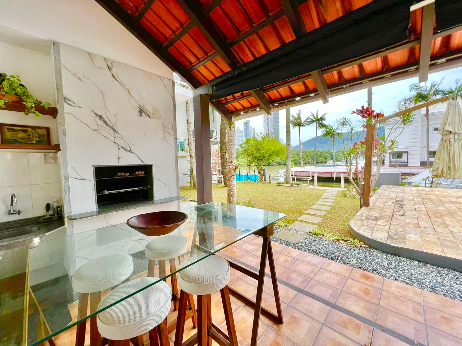 Casa com píer e vaga náutica no Condomínio Marina Camboriú em Balneário Camboriú - foto 5