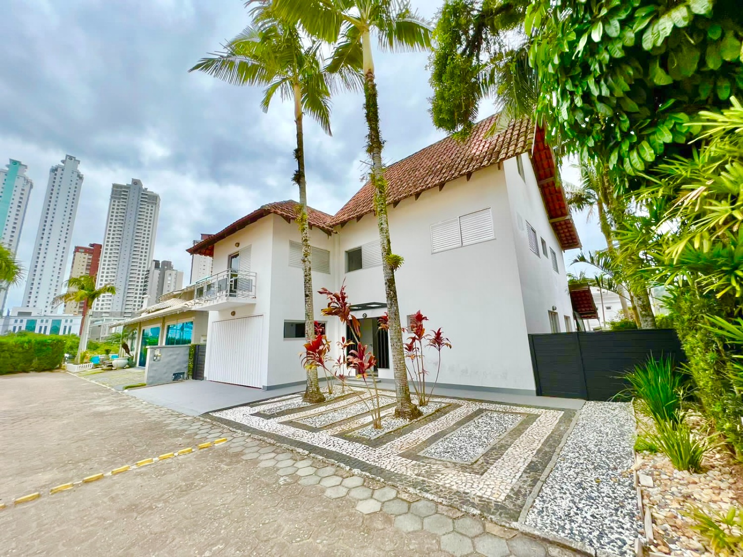 Casa com píer e vaga náutica no Condomínio Marina Camboriú em Balneário Camboriú - foto 9