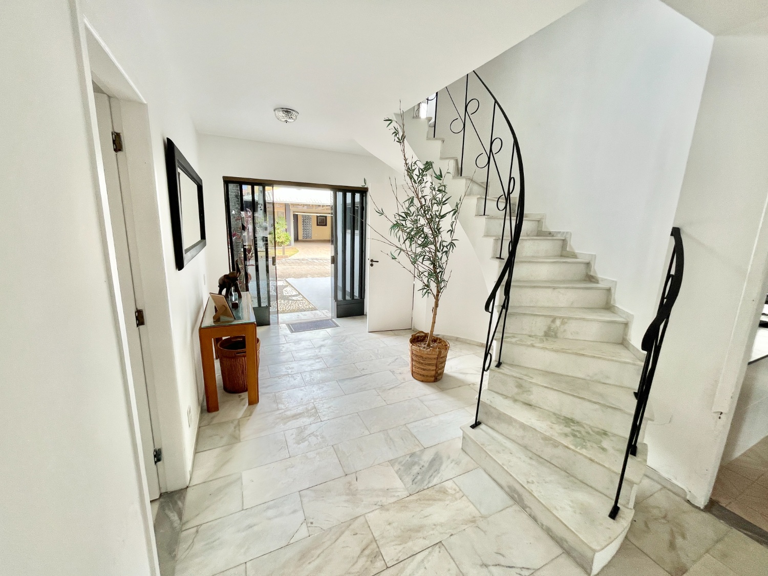 Casa com píer e vaga náutica no Condomínio Marina Camboriú em Balneário Camboriú - foto 10