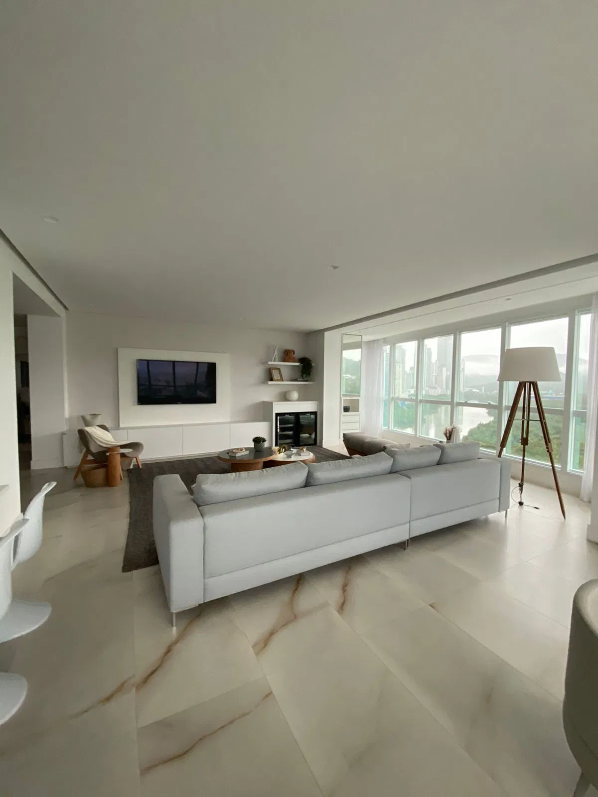 Apartamento no Ed. Marina Beach Towers na Barra Sul em Balneário Camboriú