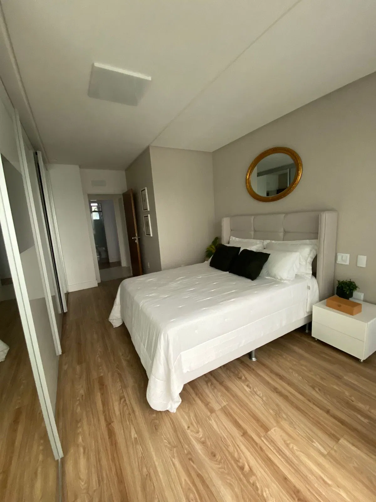 Apartamento no Ed. Marina Beach Towers na Barra Sul em Balneário Camboriú - foto 11