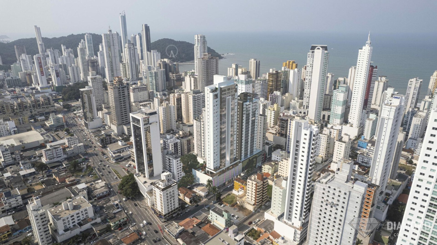 Apartamento no Ed. Diamond Crystal Tower em Balneário Camboriú - foto 9