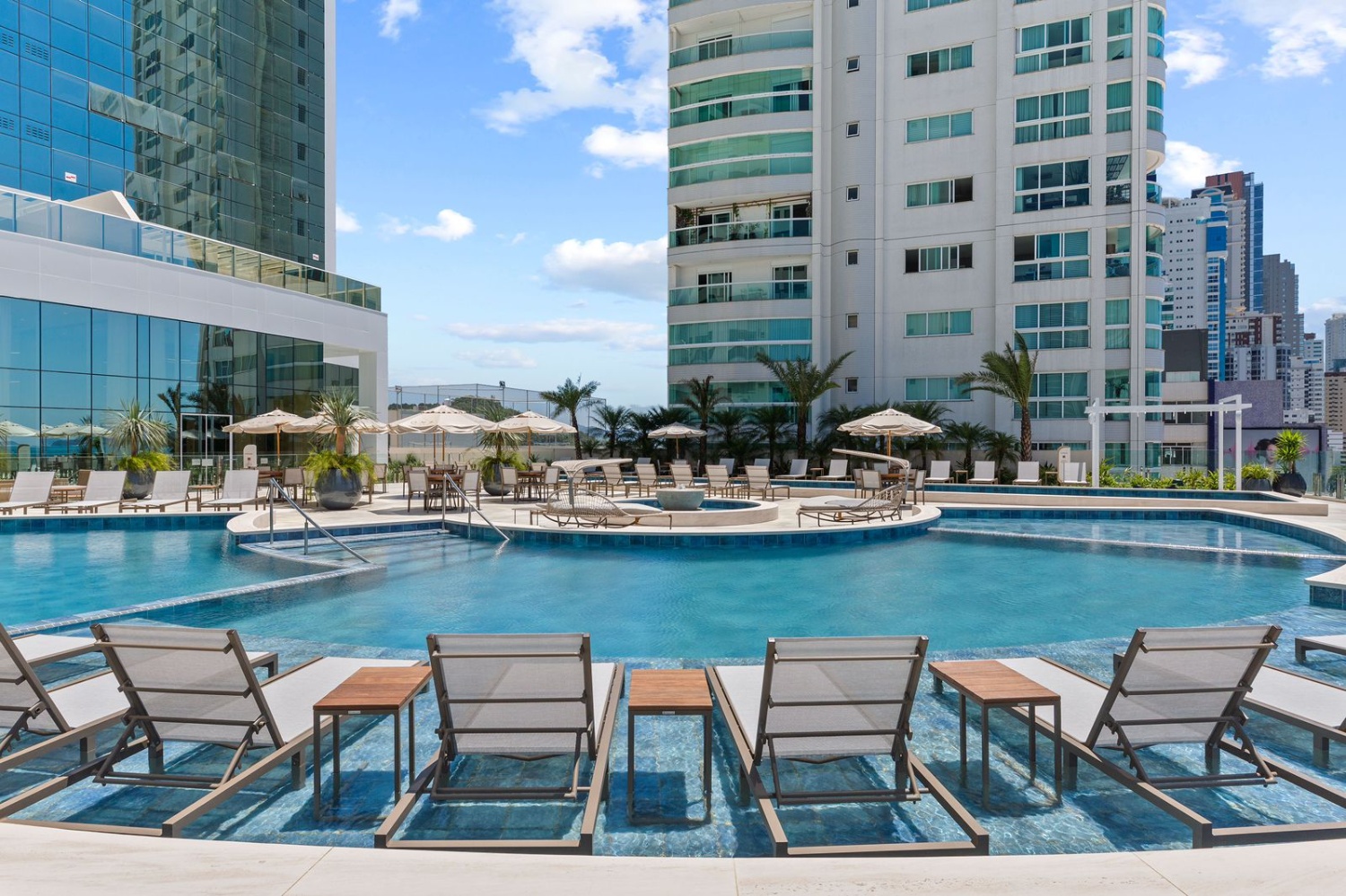 Apartamento no Ed. One Tower em Balneário Camboriú Frente Mar - foto 7