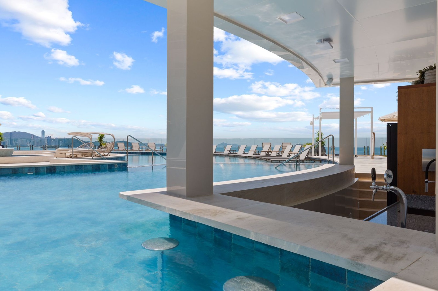 Apartamento no Ed. One Tower em Balneário Camboriú Frente Mar - foto 10