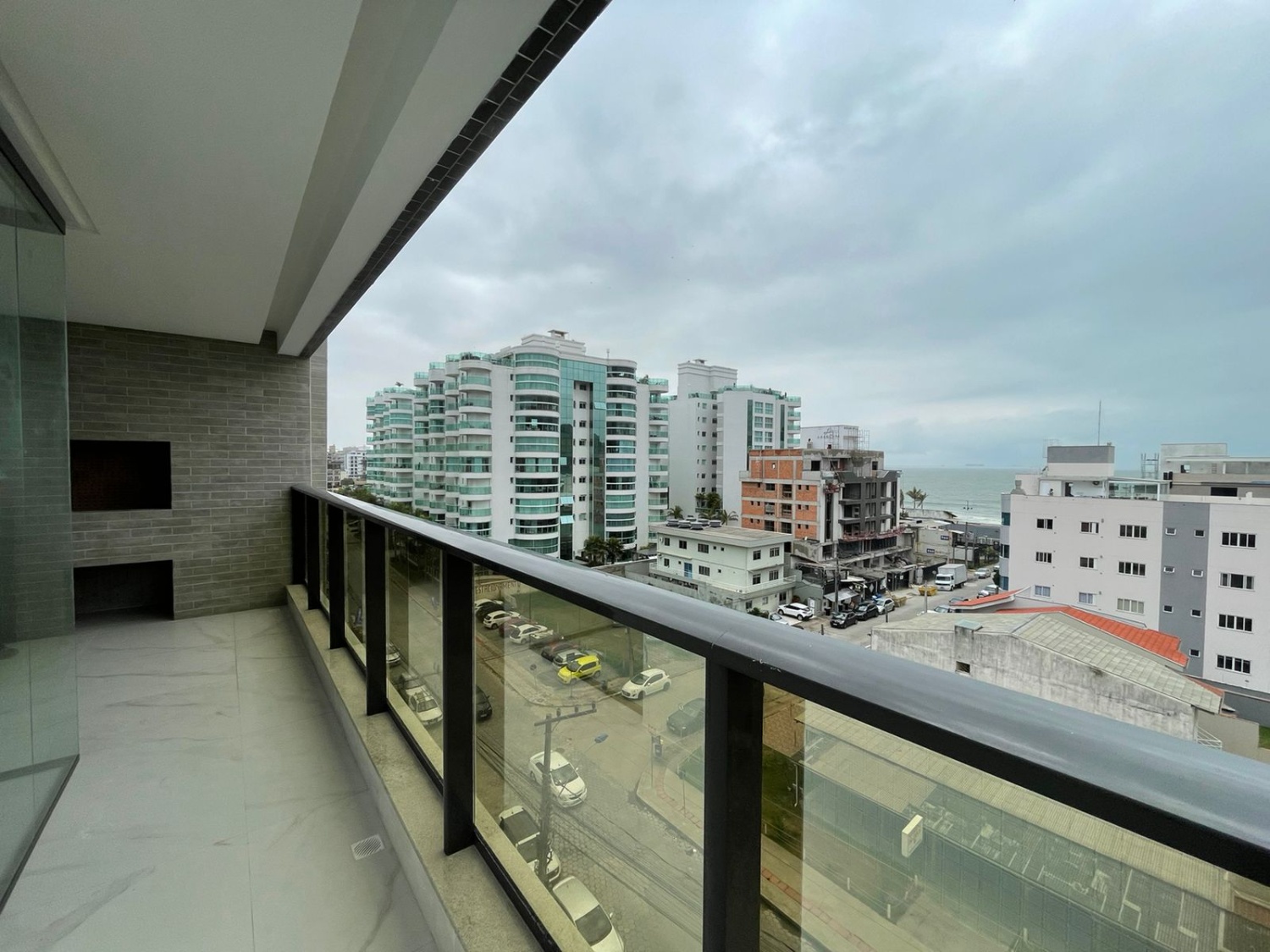 Apartamento no Ed. Surfers Paradise Residence na Praia Brava - foto 1