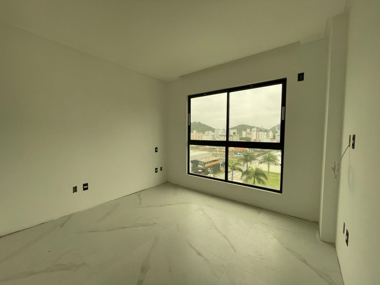 Apartamento no Ed. Surfers Paradise Residence na Praia Brava - foto 3
