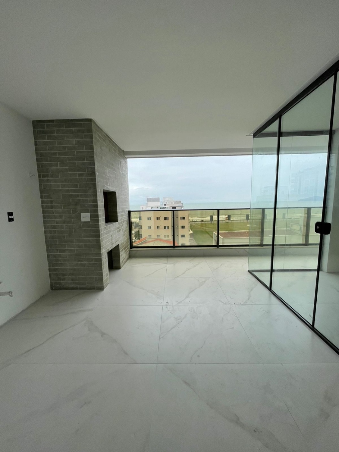Apartamento no Ed. Surfers Paradise Residence na Praia Brava - foto 3