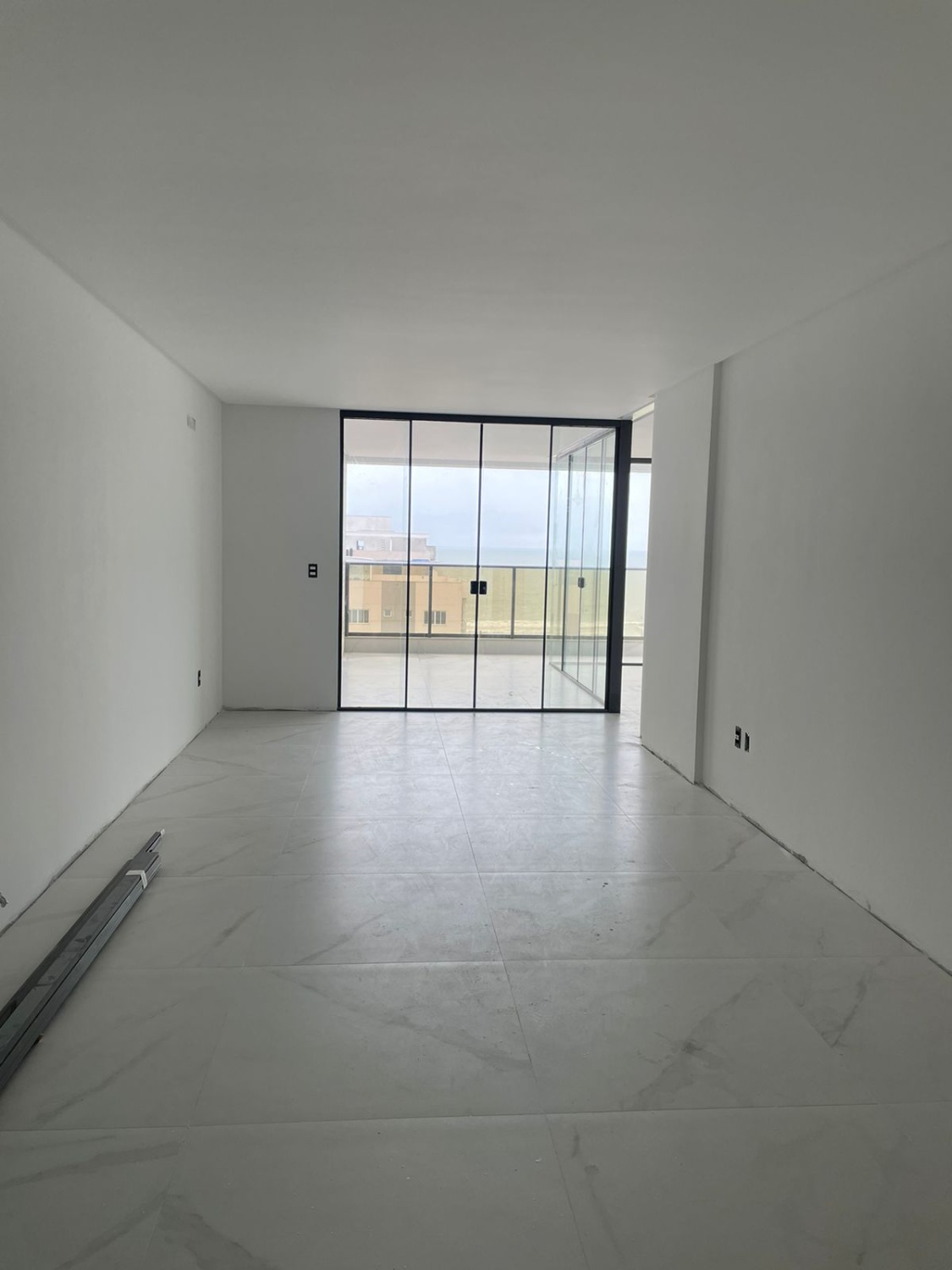 Apartamento no Ed. Surfers Paradise Residence na Praia Brava - foto 5