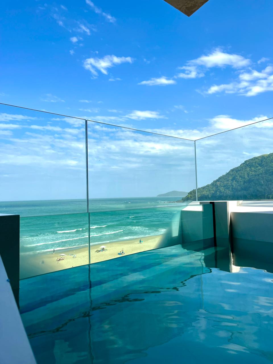Apartamento no Ed. Bravo by Arthur Casas na Praia Brava em Itajaí