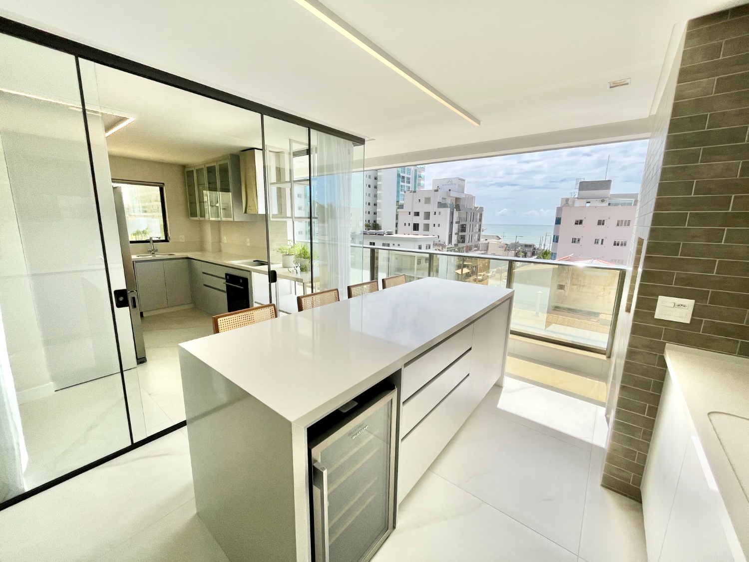 Apartamento no Ed. Surfers Paradise Residence na Praia Brava - foto 2