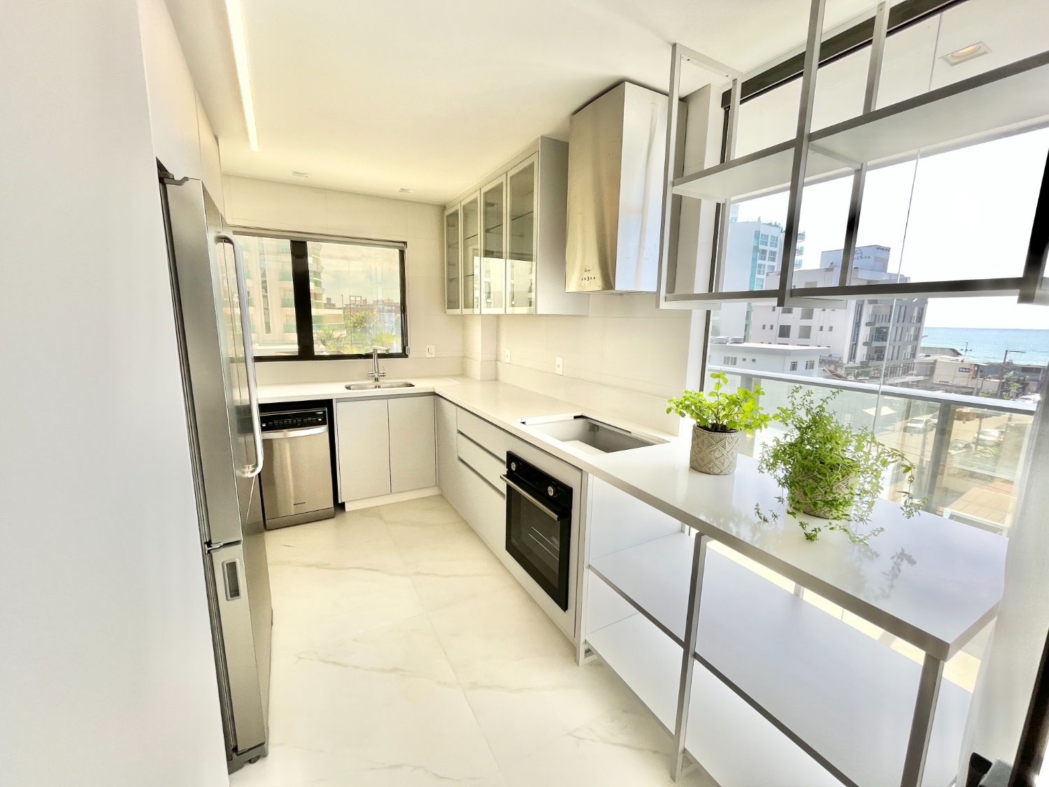 Apartamento no Ed. Surfers Paradise Residence na Praia Brava - foto 4