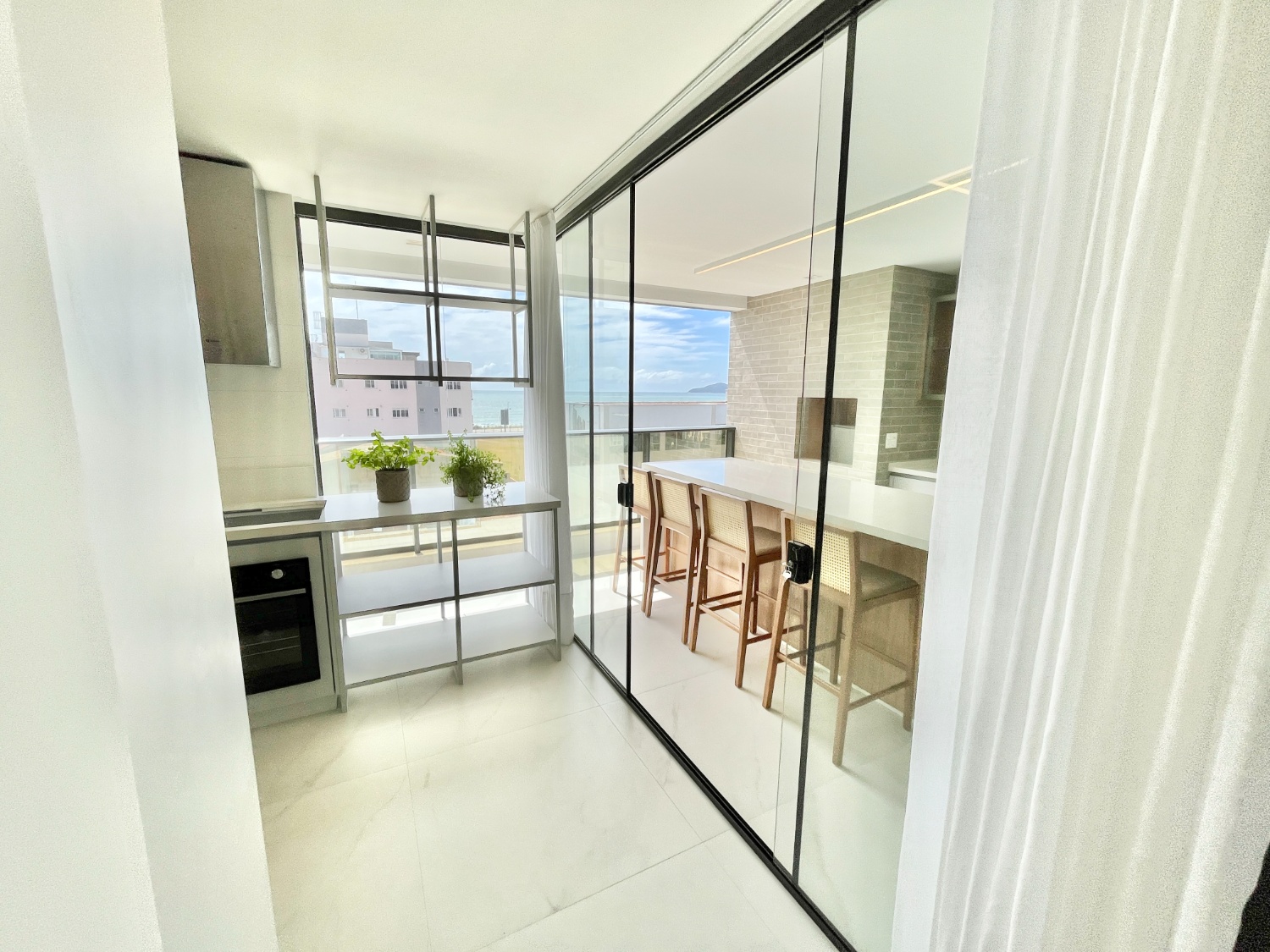 Apartamento no Ed. Surfers Paradise Residence na Praia Brava - foto 5