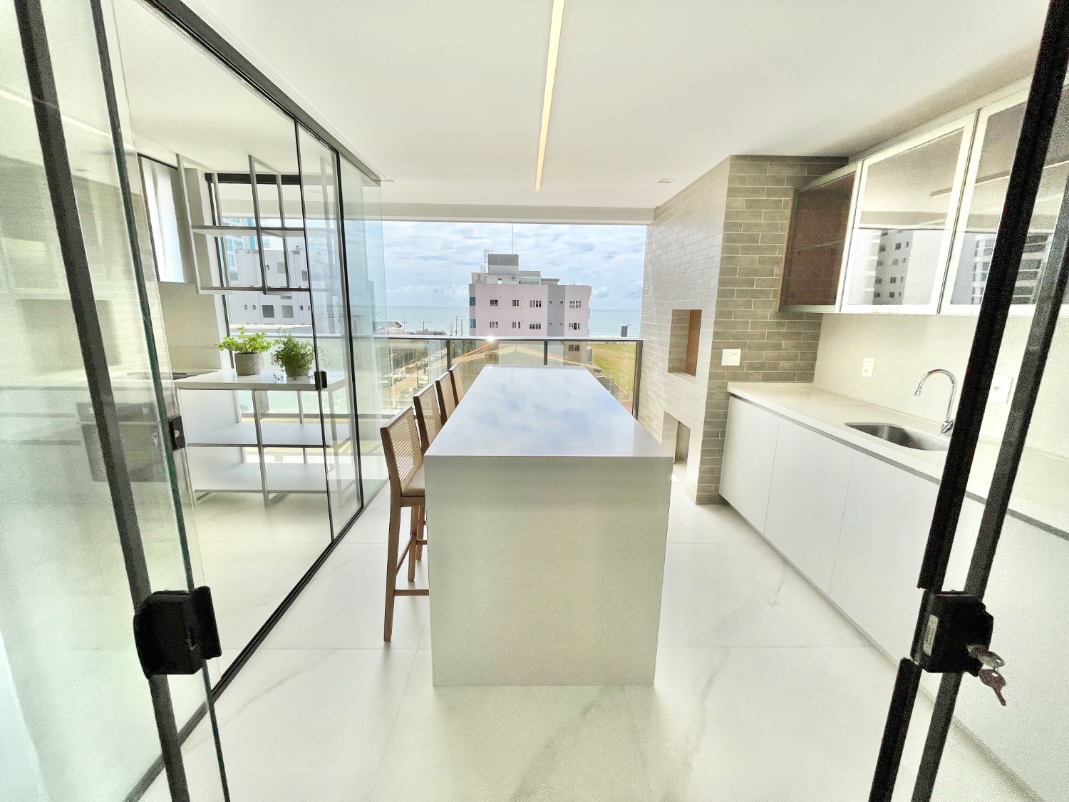 Apartamento no Ed. Surfers Paradise Residence na Praia Brava - foto 10
