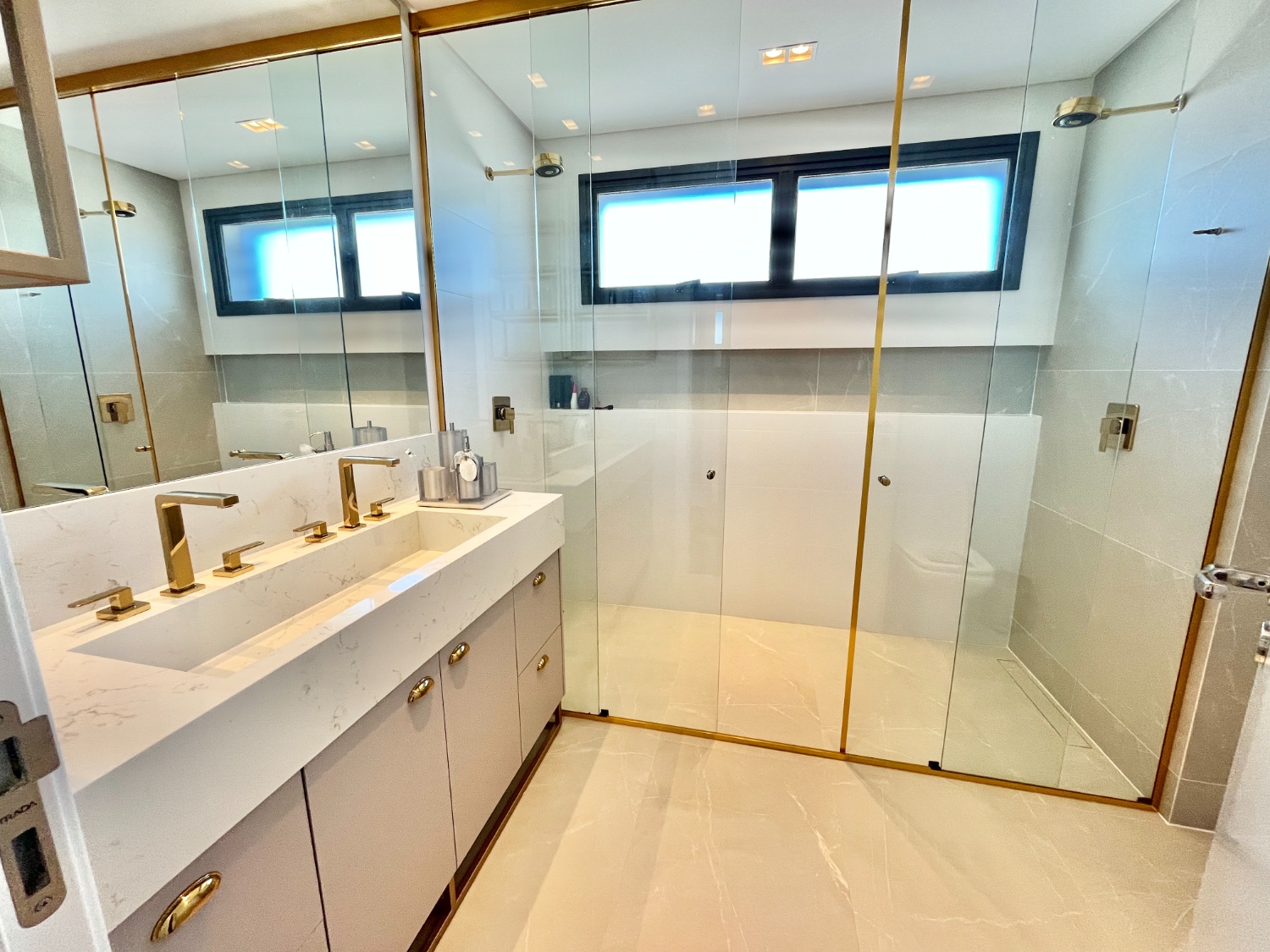Apartamento no Ed. Mueller Ocean Club em Balneário Camboriú - foto 13
