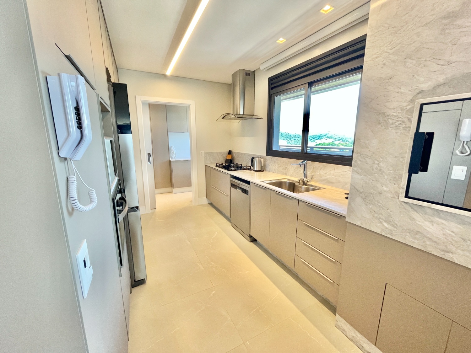Apartamento no Ed. Mueller Ocean Club em Balneário Camboriú - foto 19