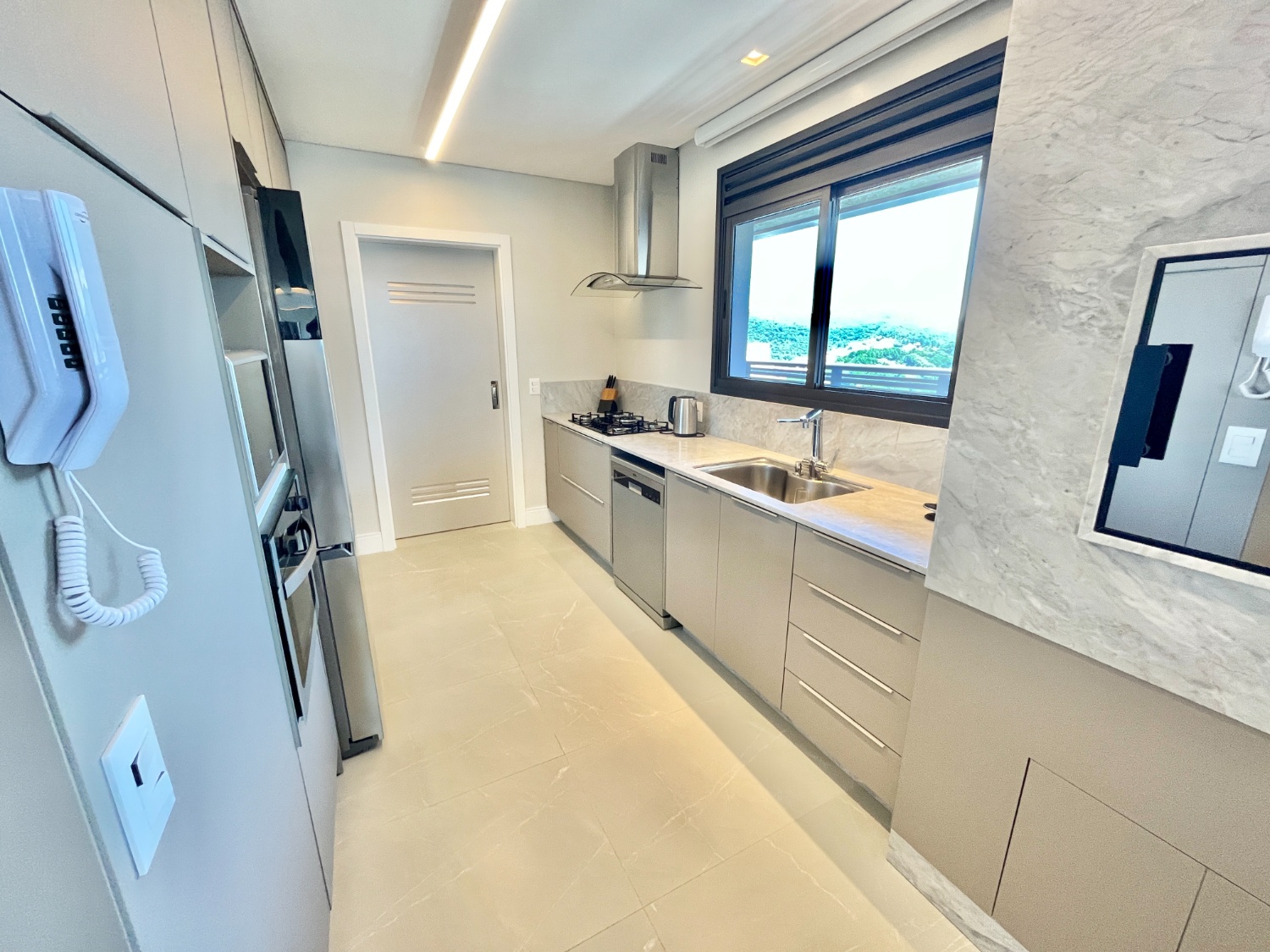 Apartamento no Ed. Mueller Ocean Club em Balneário Camboriú - foto 20