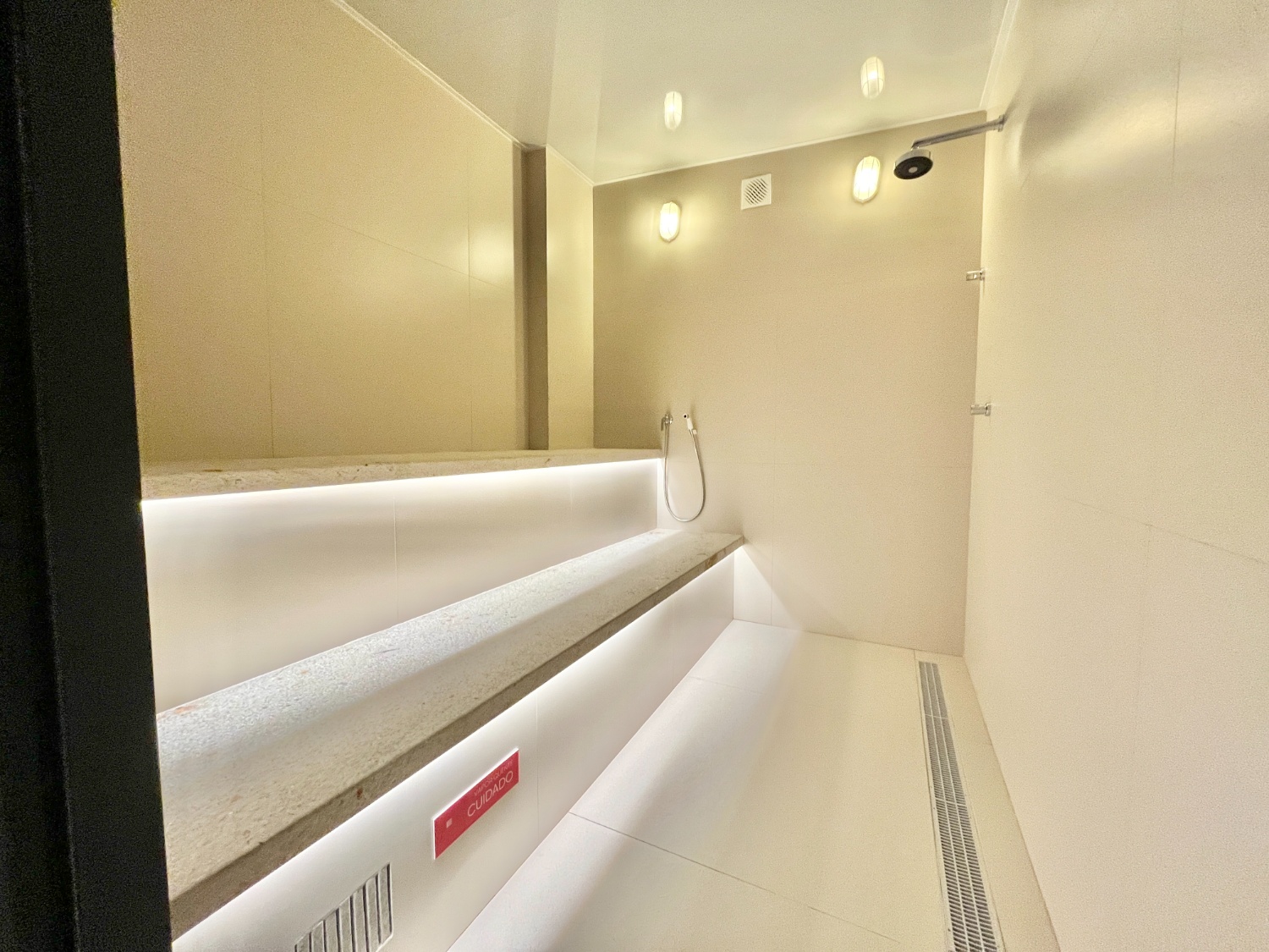 Apartamento no Ed. Mueller Ocean Club em Balneário Camboriú - foto 24