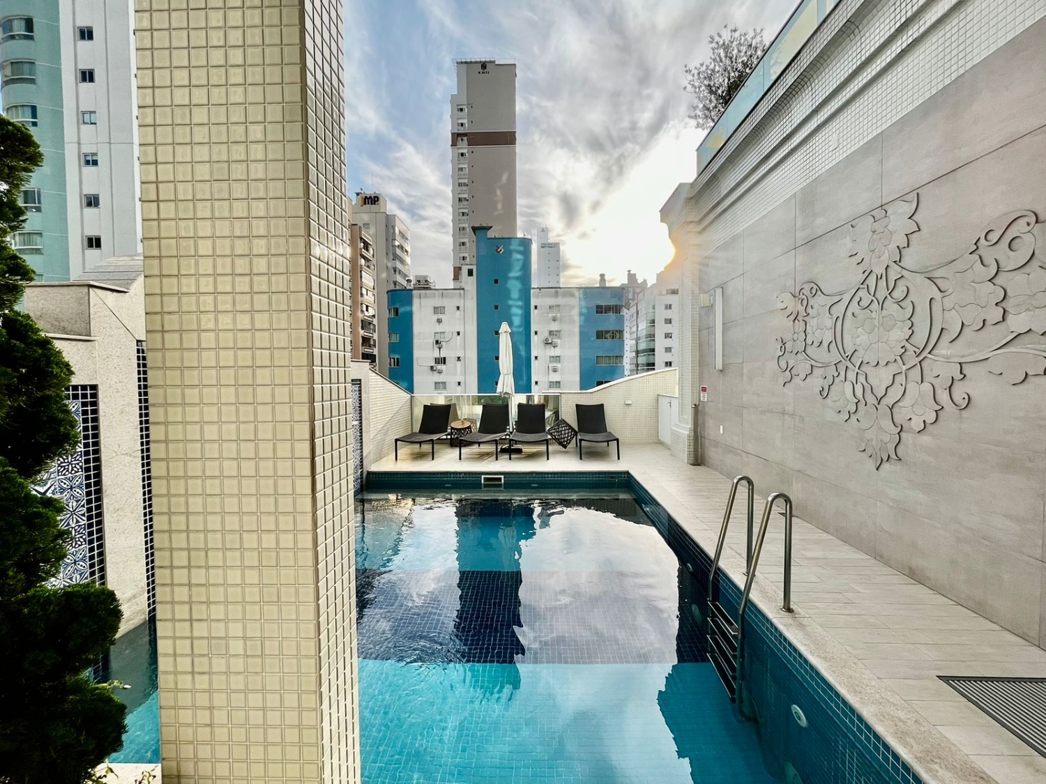 Apartamento no Ed. Solar Gonçalves em Balneário Camboriú - foto 28