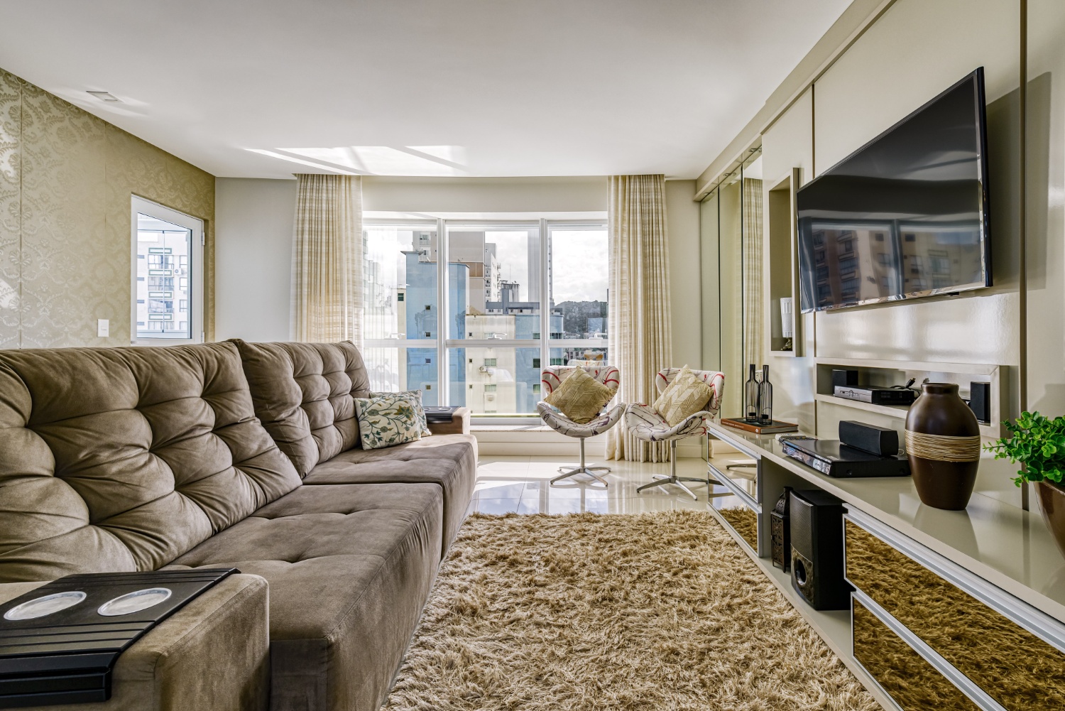 Apartamento no Ed. Solar Gonçalves em Balneário Camboriú - foto 2