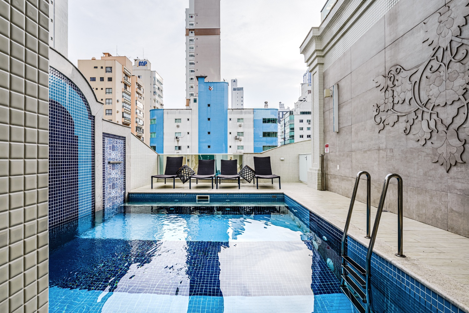 Apartamento no Ed. Solar Gonçalves em Balneário Camboriú - foto 24
