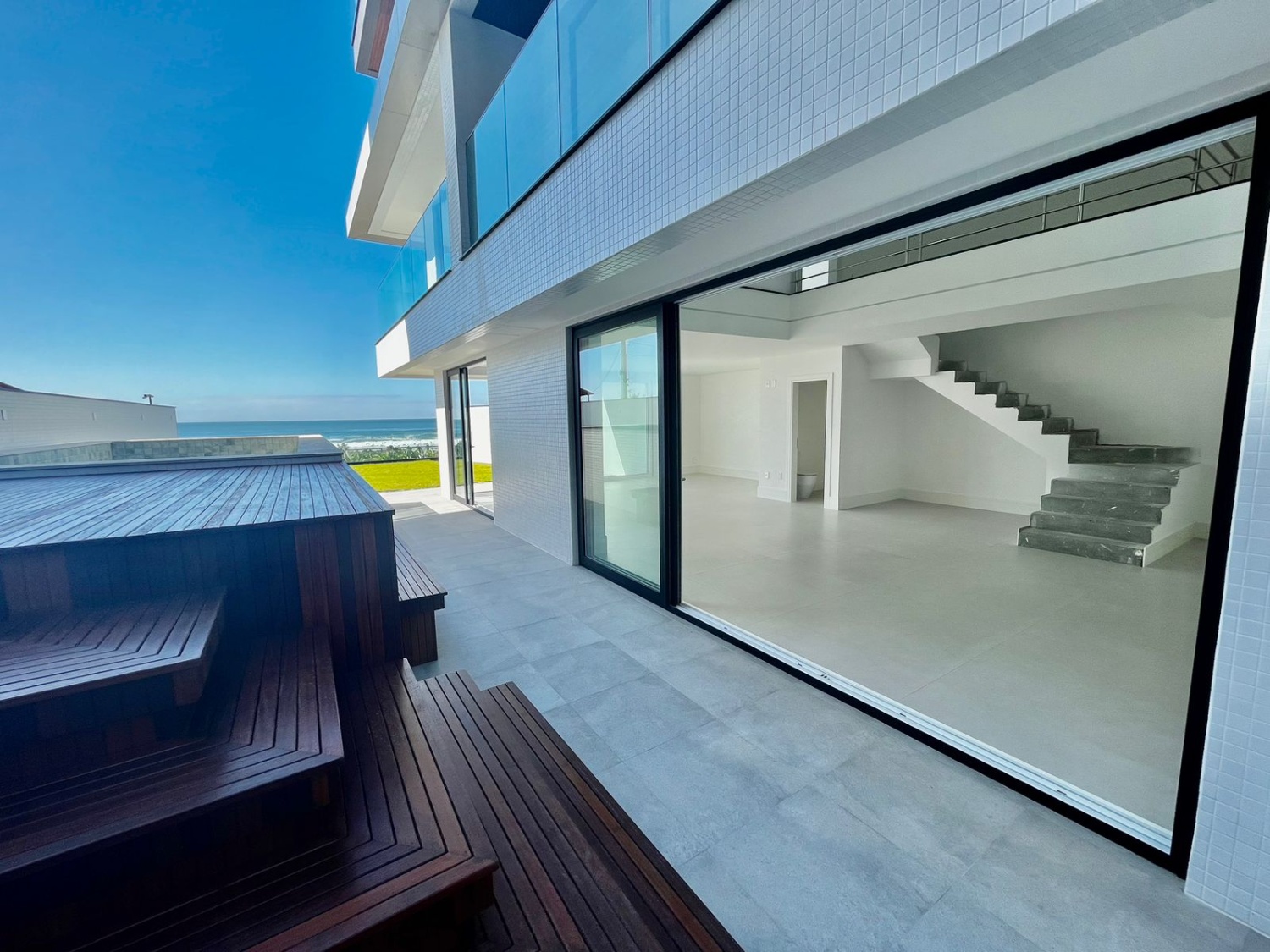 Apartamento Garden Frente Mar no Edifício Bay House na Praia Brava - foto 4