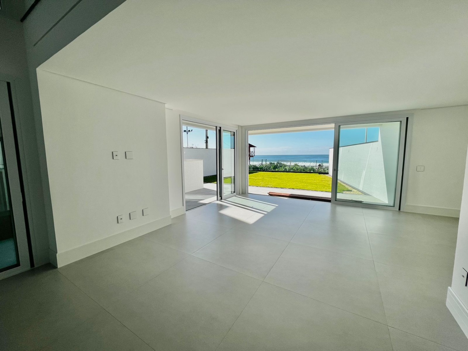 Apartamento Garden Frente Mar no Edifício Bay House na Praia Brava - foto 5