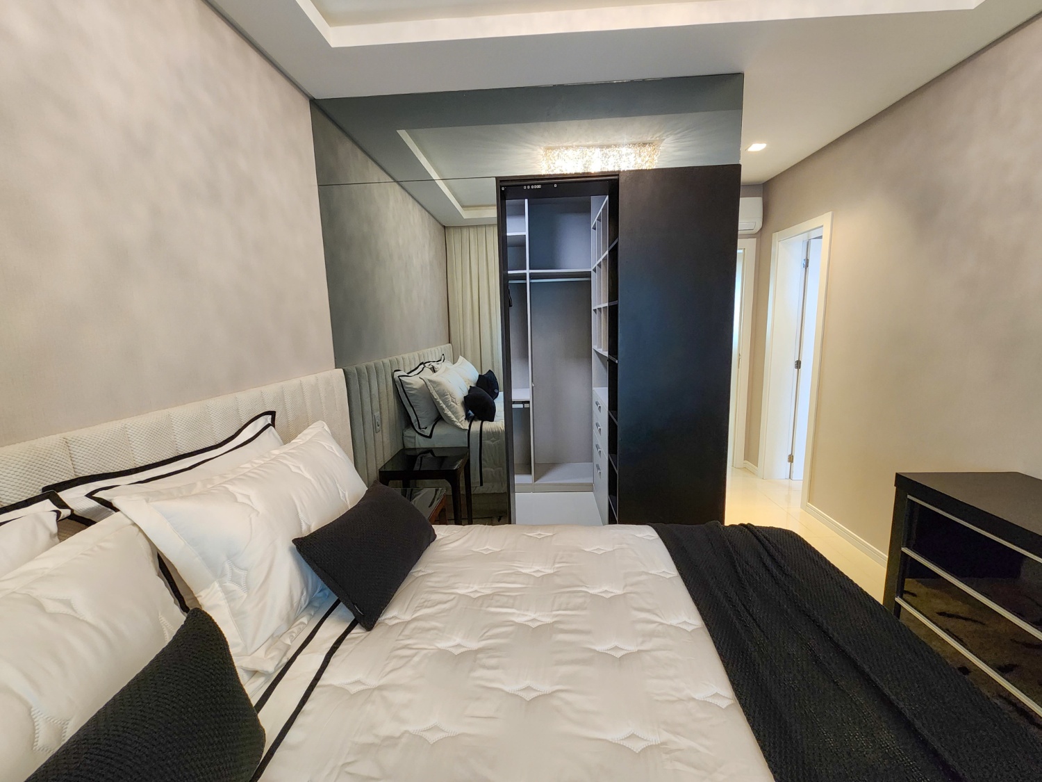 Apartamento no Ed. Torre Esmeralda no centro de Balneário Camboriú - foto 9