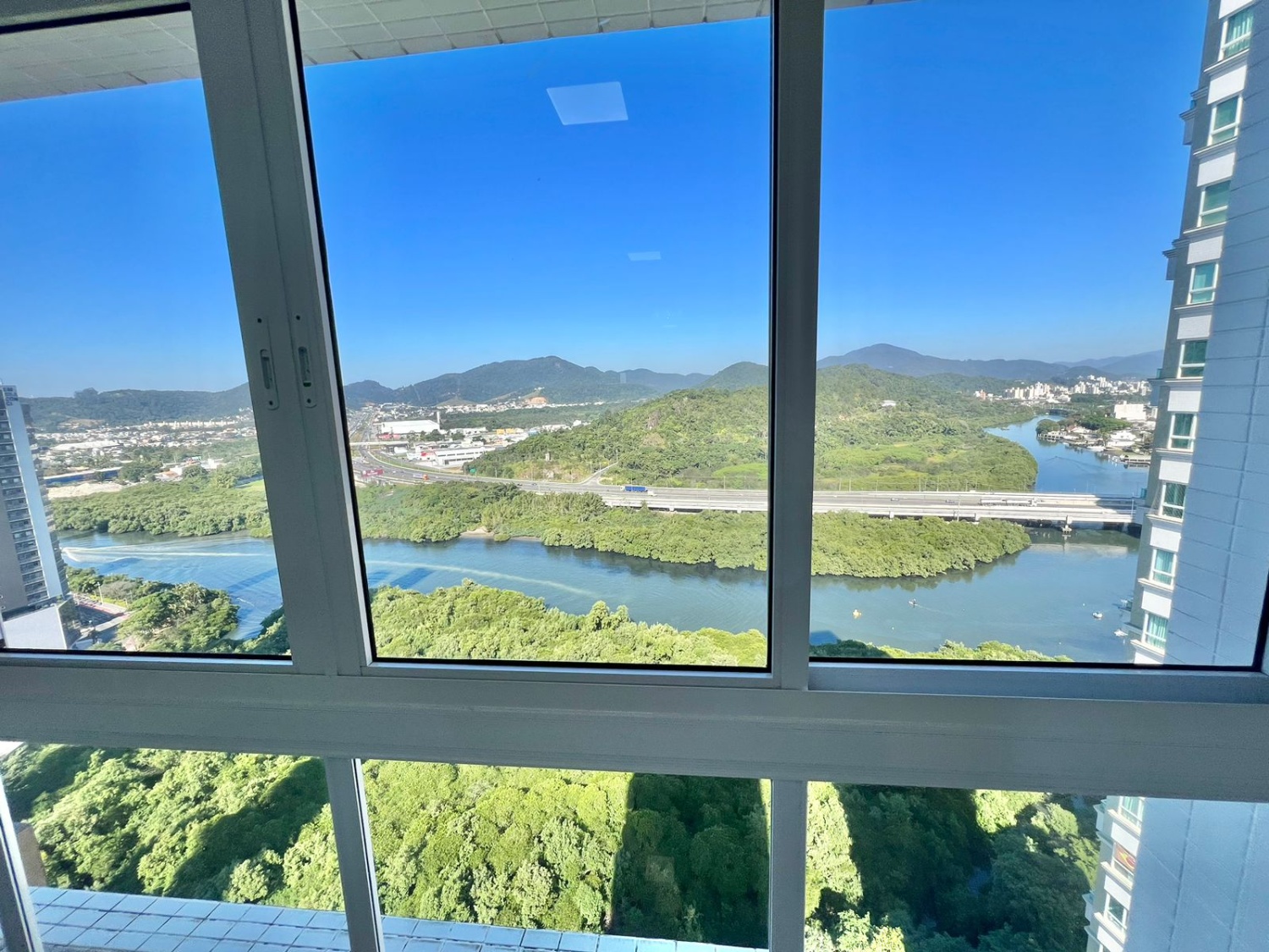 Apartamento no Ed. Mirante das Águas em Balneário Camboriú - foto 3