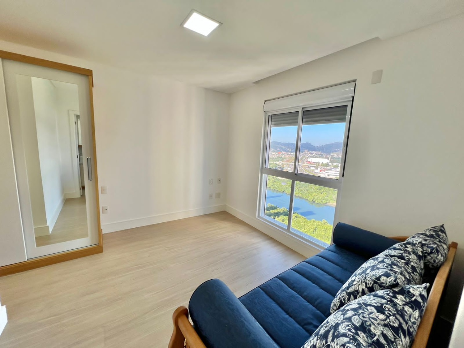 Apartamento no Ed. Mirante das Águas em Balneário Camboriú - foto 7
