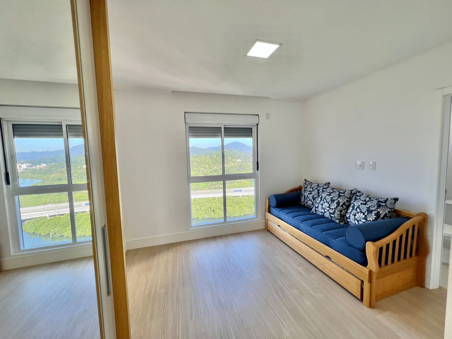 Apartamento no Ed. Mirante das Águas em Balneário Camboriú - foto 8