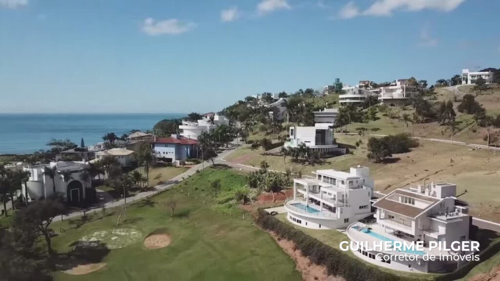 Mansão em Condomínio com Vista para o Mar na Região de Balneário Camboriú - foto 1
