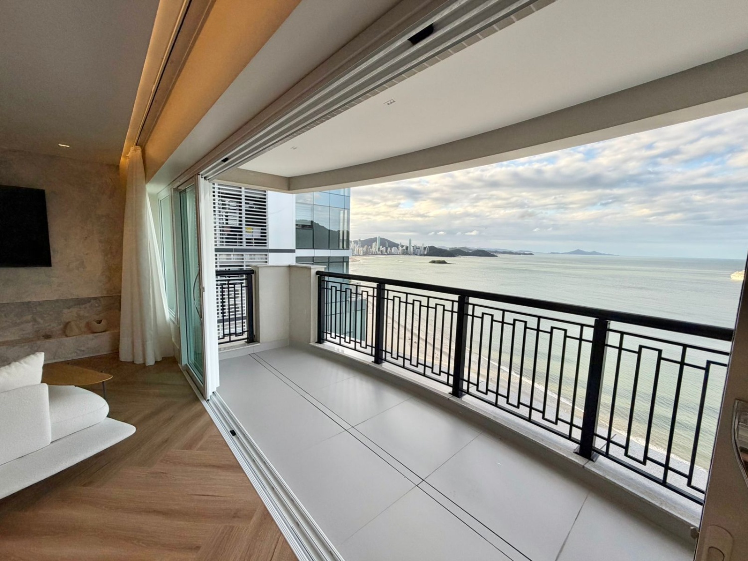 Apartamento no Ed. Aurora Exclusive Home em Balneário Camboriú - foto 3