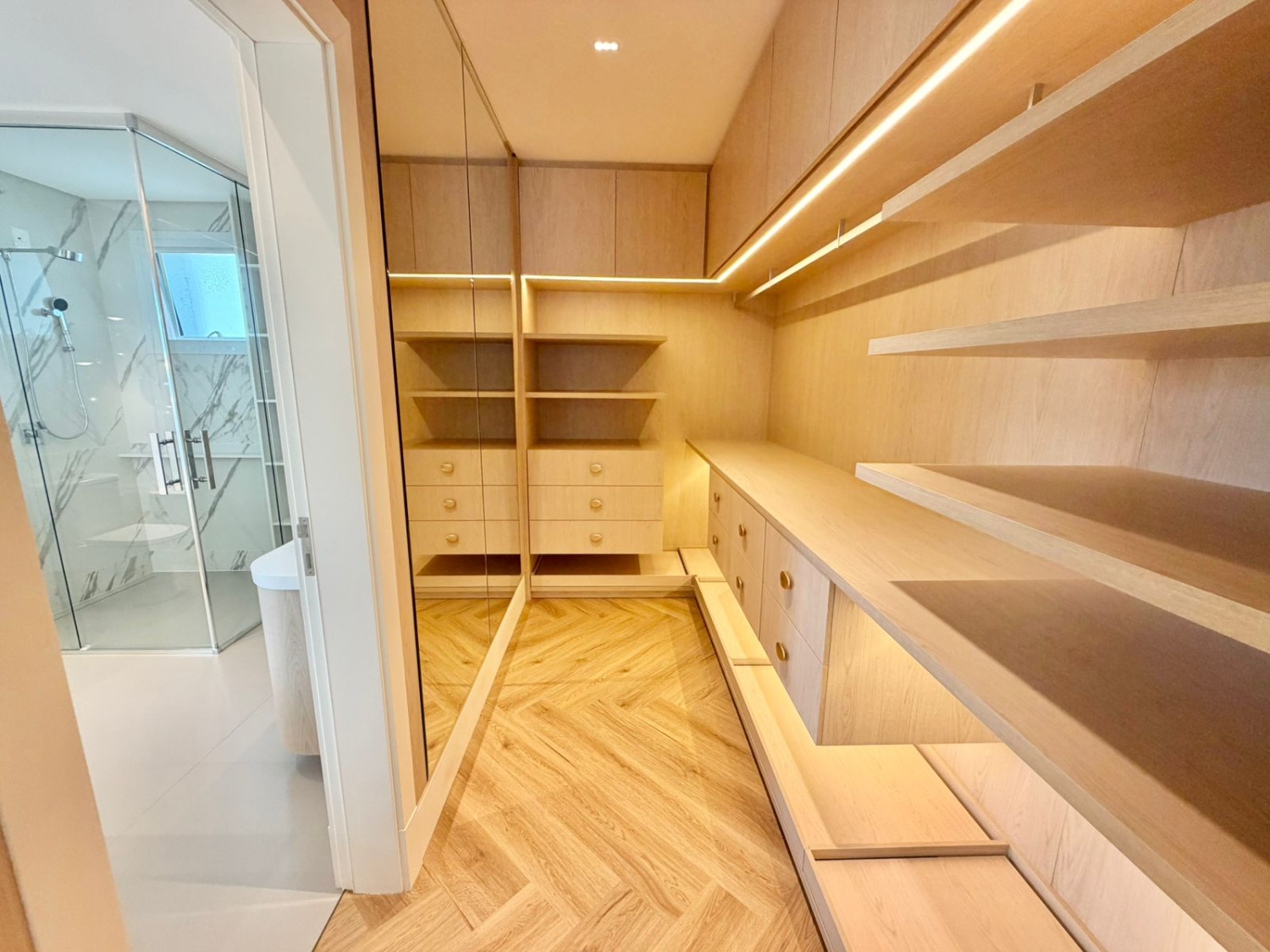 Apartamento no Ed. Aurora Exclusive Home em Balneário Camboriú - foto 9