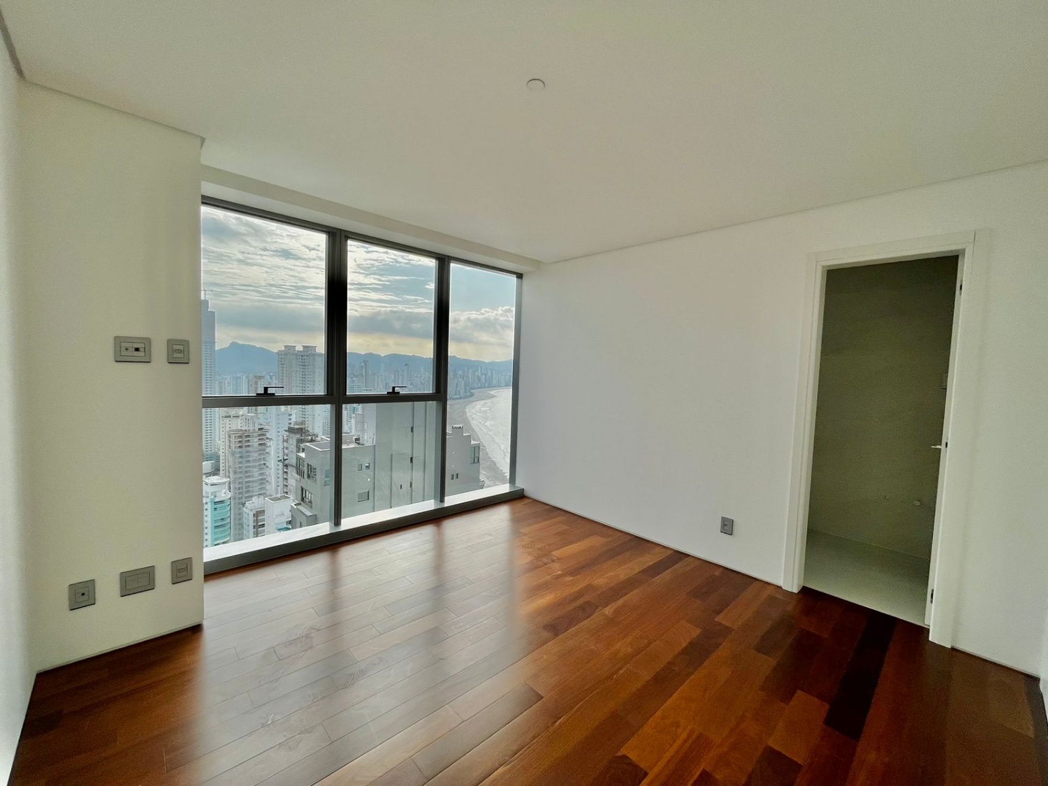 Apartamento no Ed. Copenhagen em Balneário Camboriú - foto 10