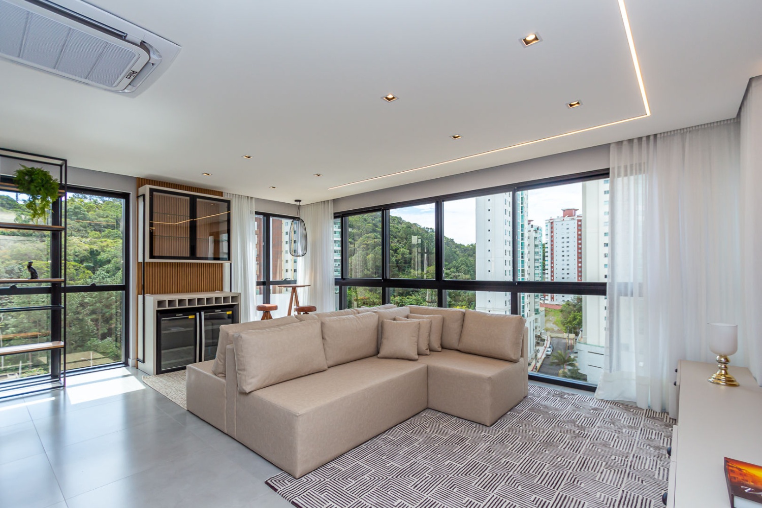 Apartamento no Ed. Costa Esmeralda em Balneário Camboriú - foto 2