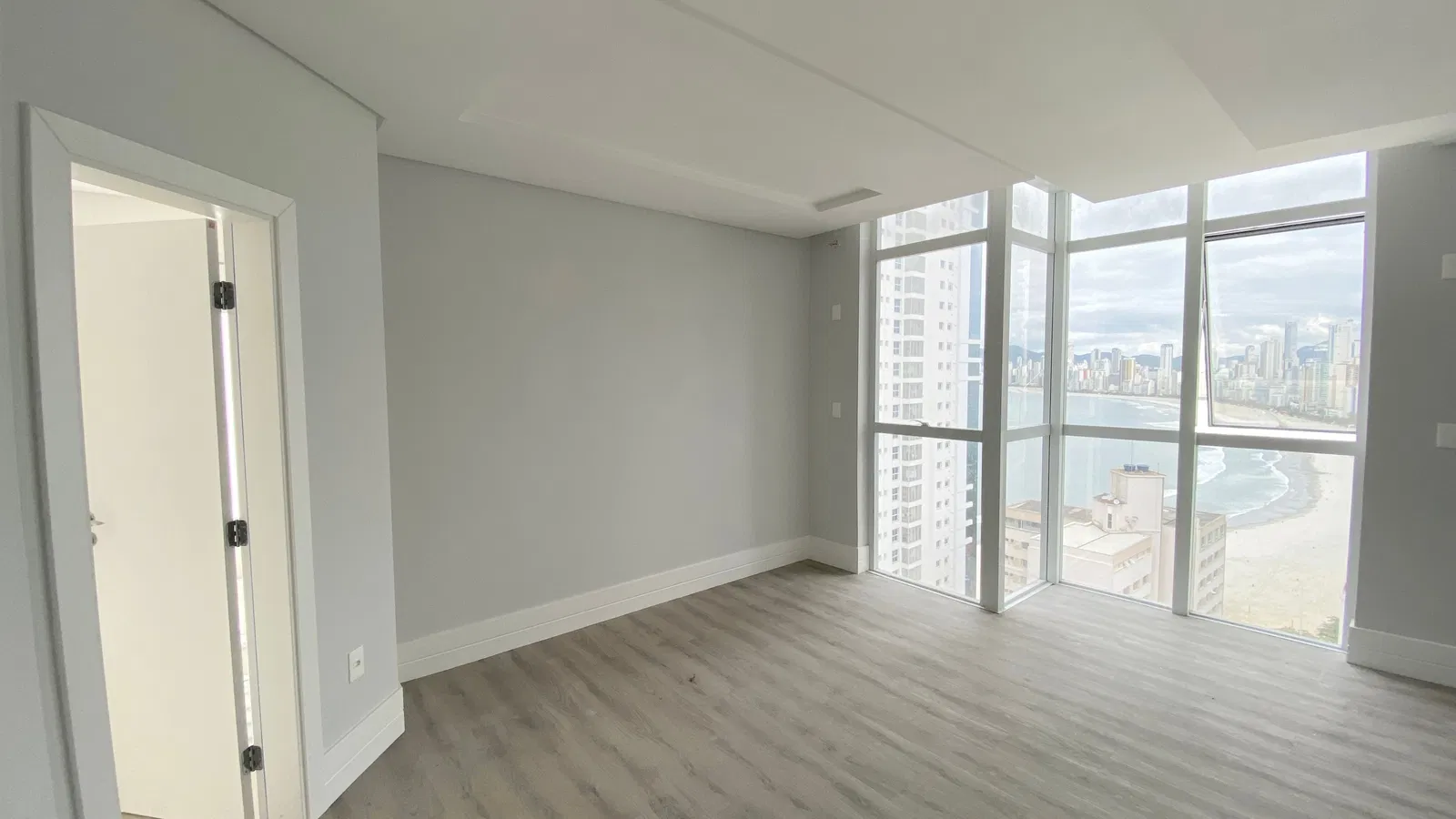 Apartamento no Ed. Barra Garden Residencial em Balneário Camboriú - foto 16