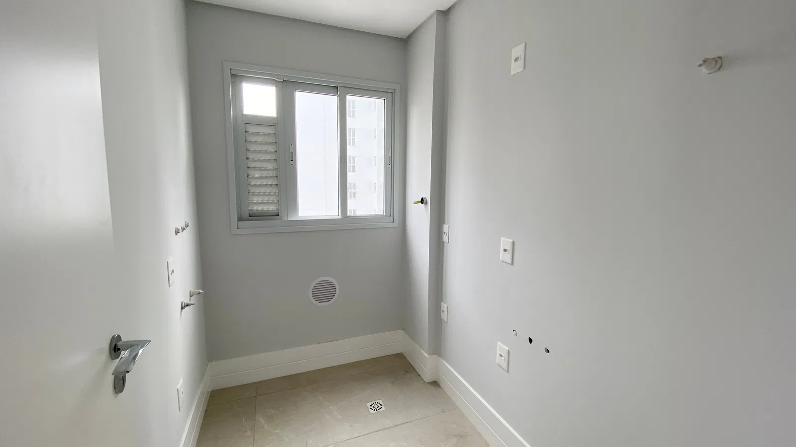 Apartamento no Ed. Barra Garden Residencial em Balneário Camboriú - foto 18
