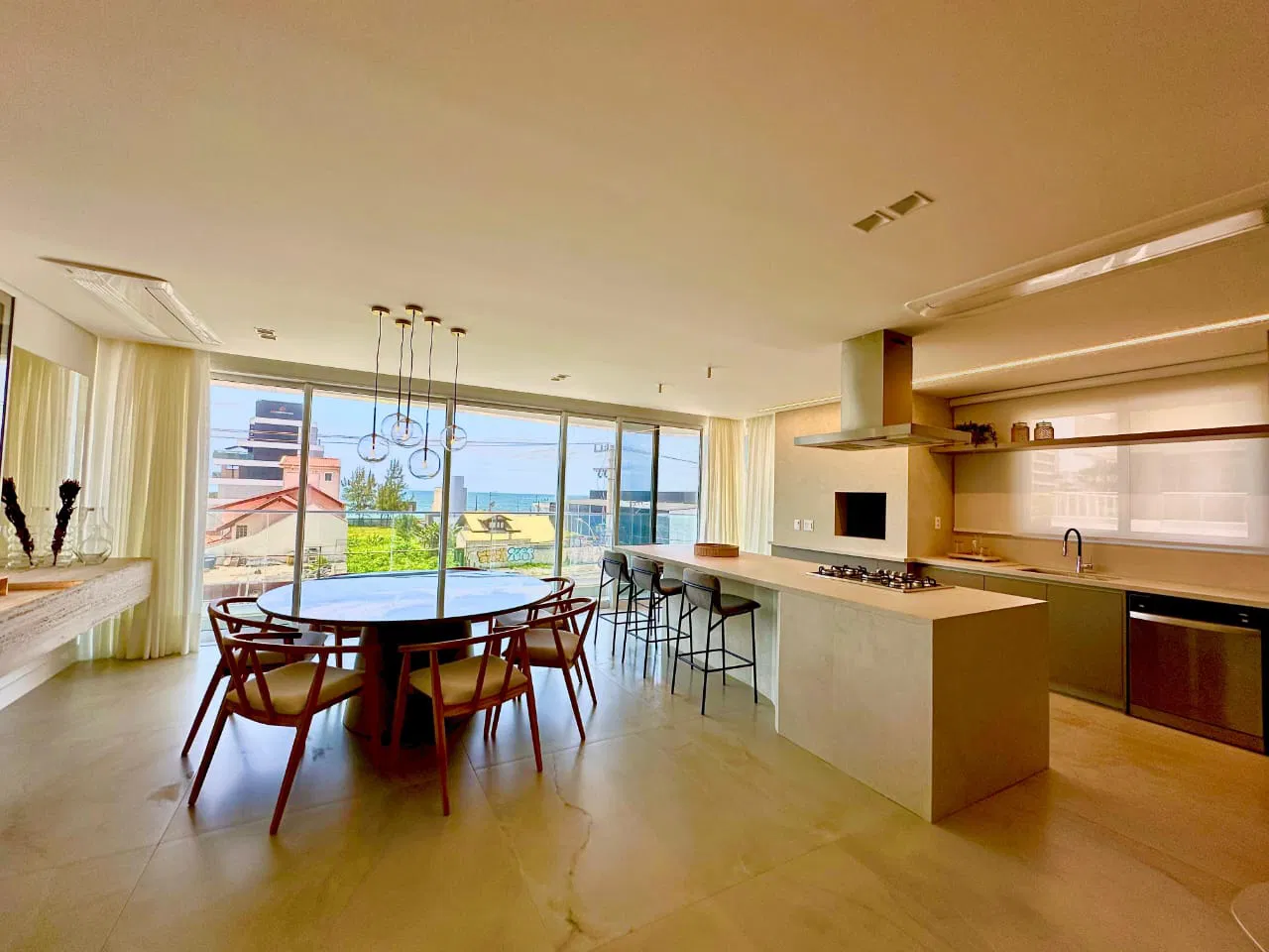 Apartamento no Ed. Le Blanc na Praia Brava