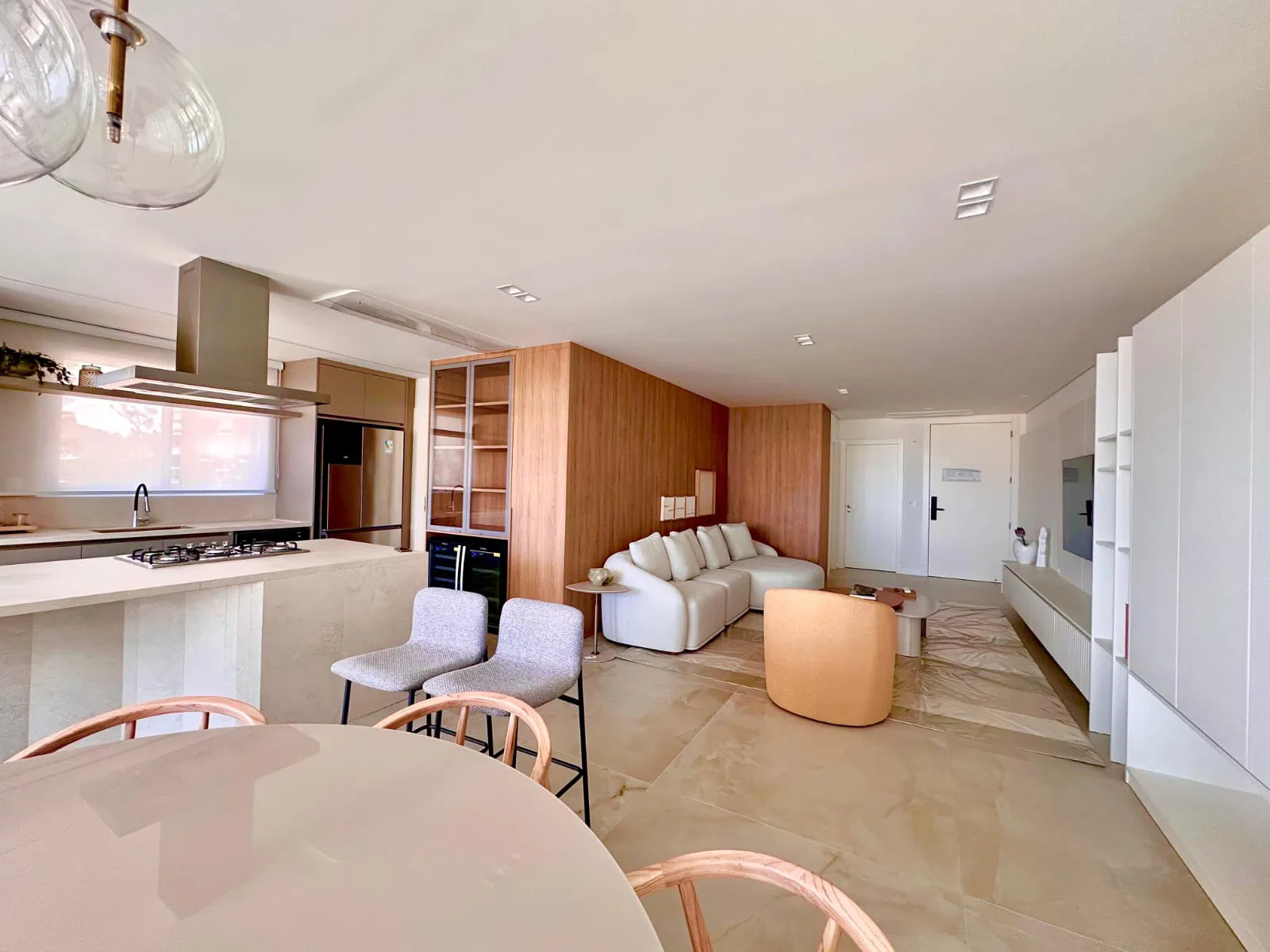 Apartamento no Ed. Le Blanc na Praia Brava - foto 2
