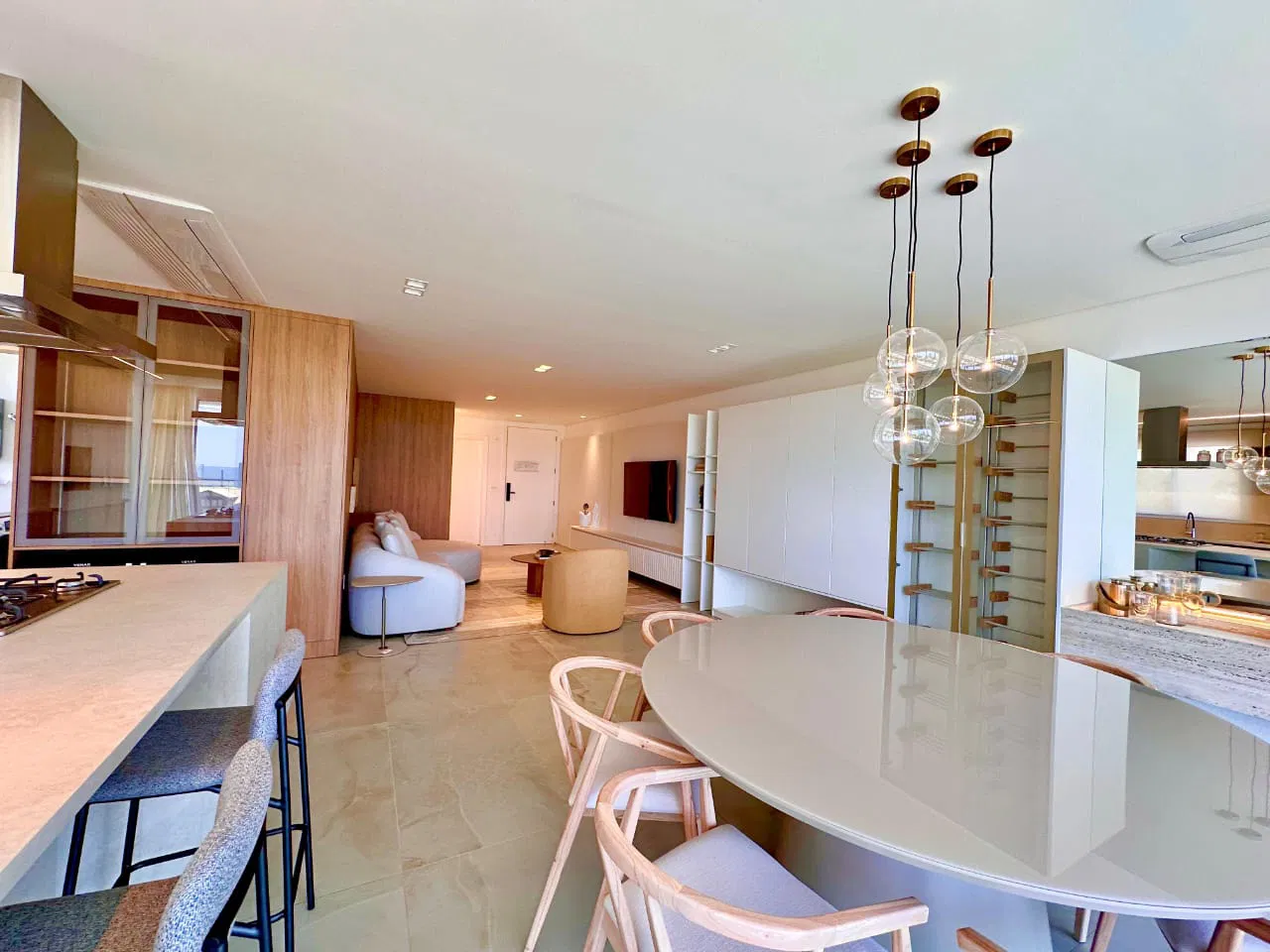 Apartamento no Ed. Le Blanc na Praia Brava - foto 3
