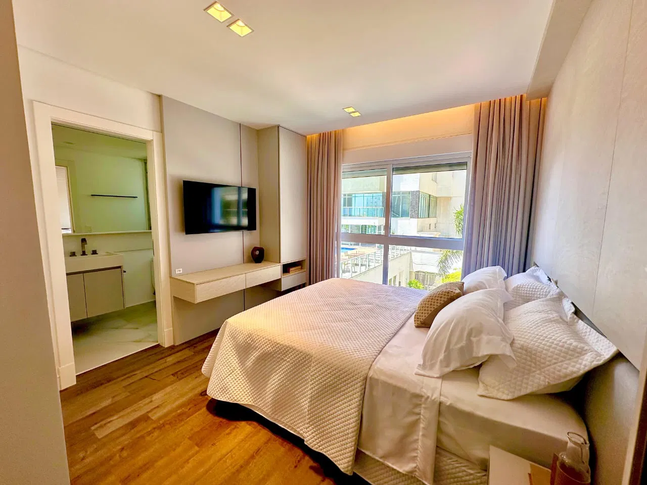 Apartamento no Ed. Le Blanc na Praia Brava - foto 10