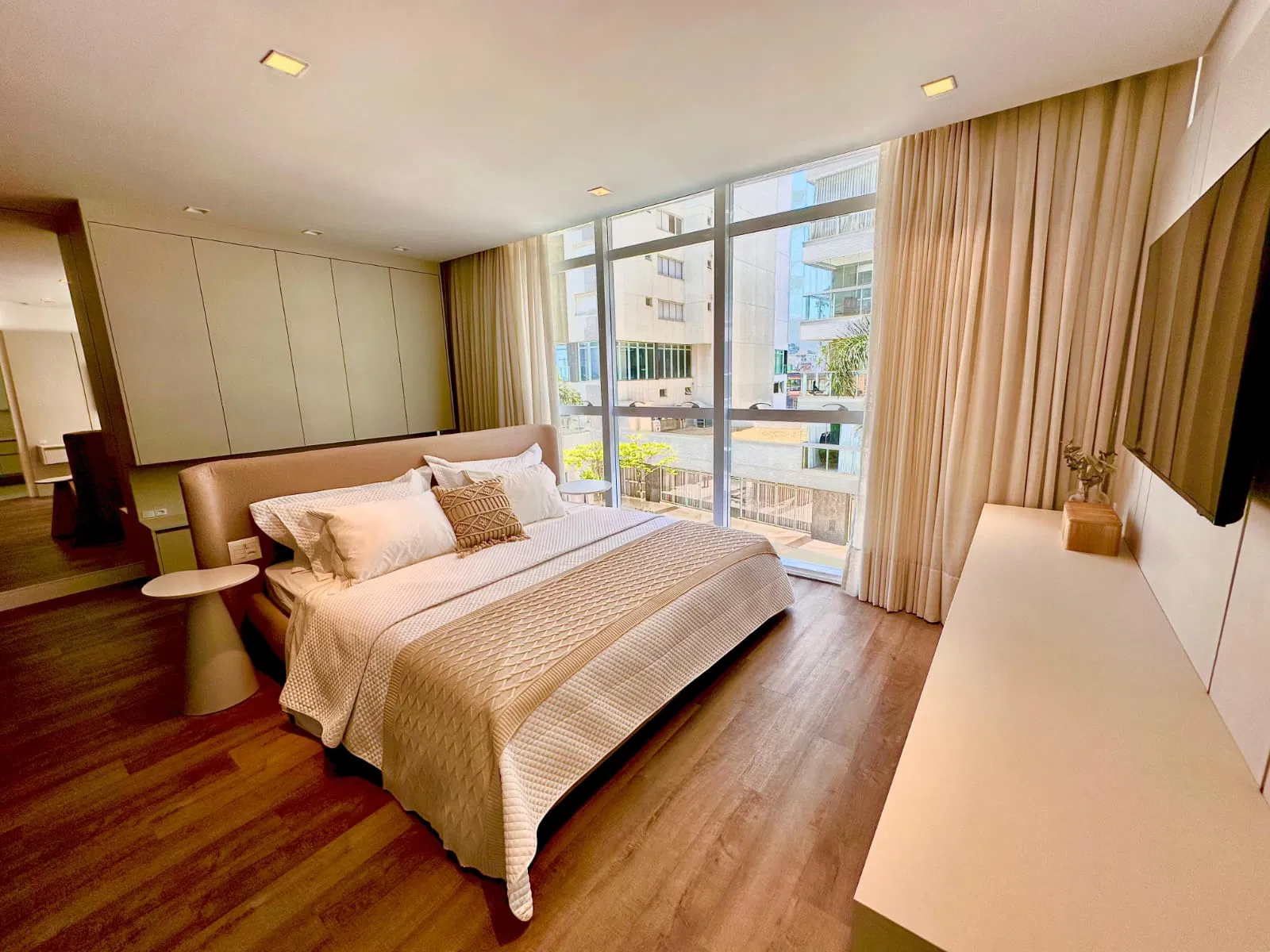 Apartamento no Ed. Le Blanc na Praia Brava - foto 11