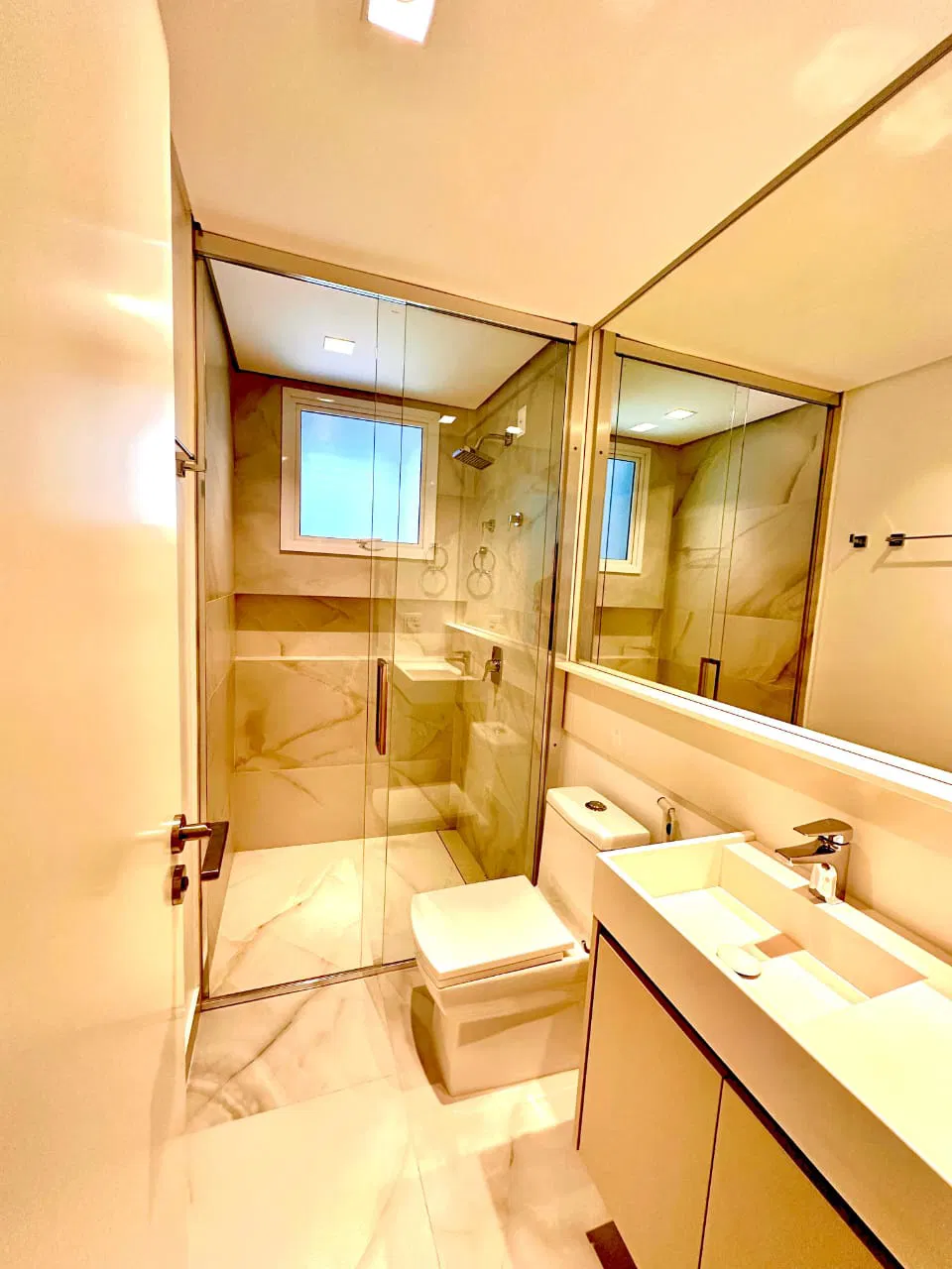 Apartamento no Ed. Le Blanc na Praia Brava - foto 16