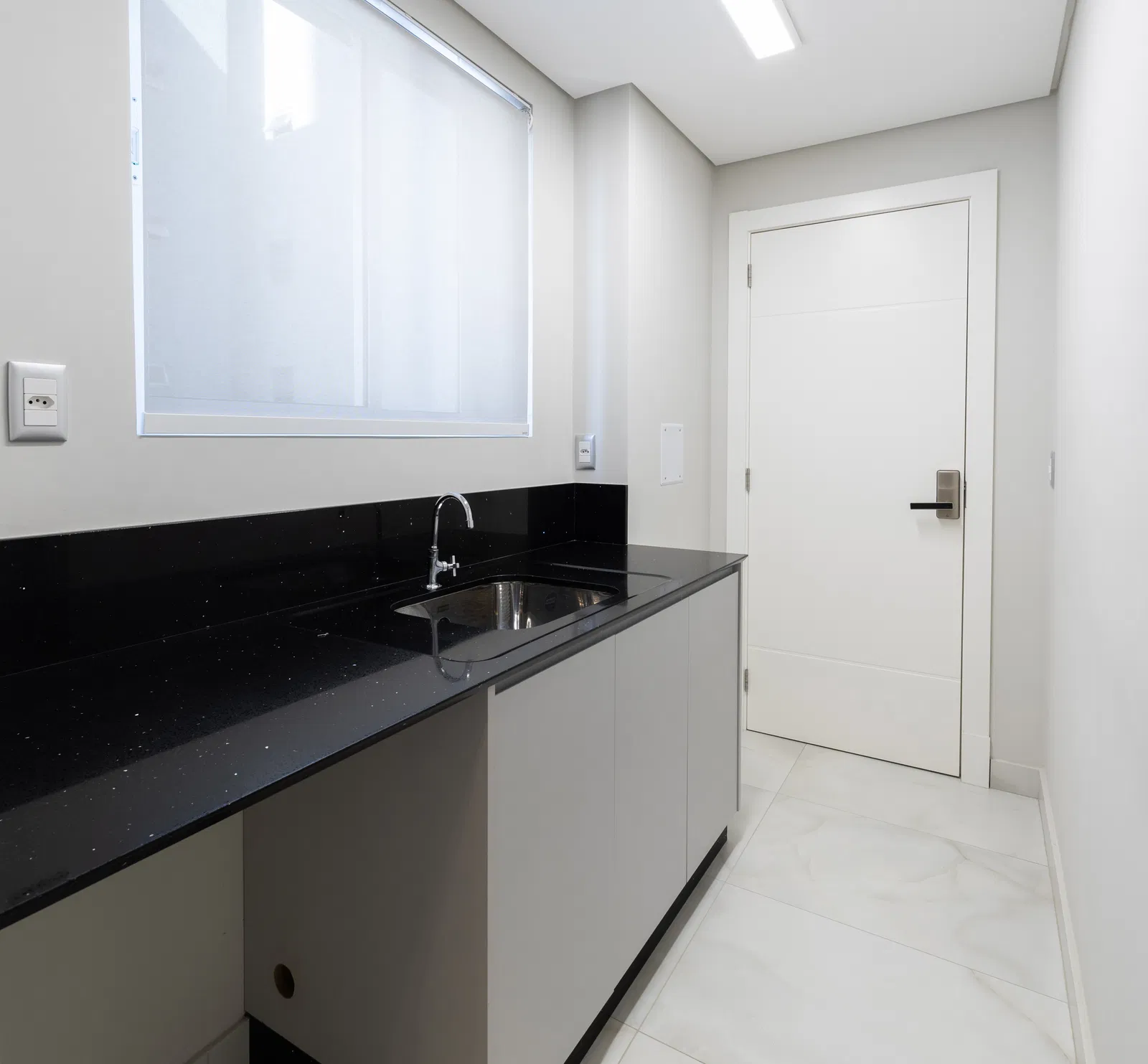 Apartamento no Ed. Ocean Breeze Residence em Balneário Camboriú - foto 12