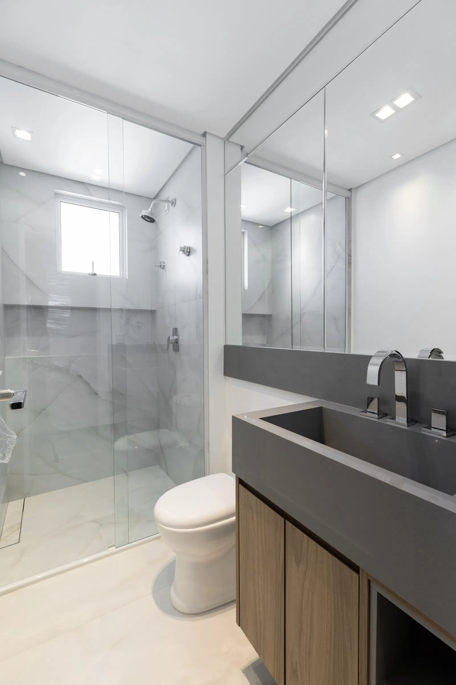 Apartamento no Ed. Ocean Breeze Residence em Balneário Camboriú - foto 16