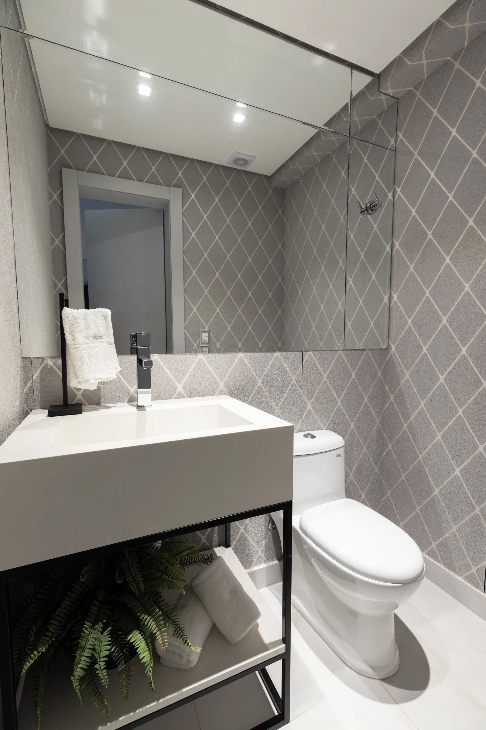 Apartamento no Ed. Ocean Breeze Residence em Balneário Camboriú - foto 28